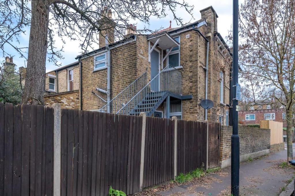 New 3Bed Stylish Apartment With Amazing Transport Londres Extérieur photo