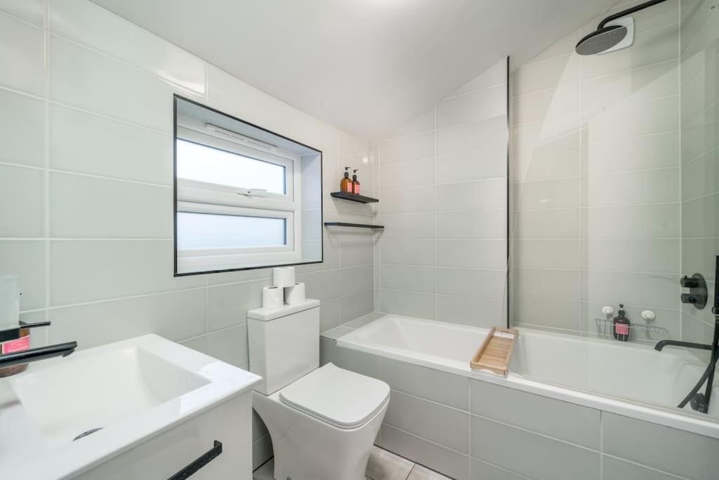 New 3Bed Stylish Apartment With Amazing Transport Londres Extérieur photo