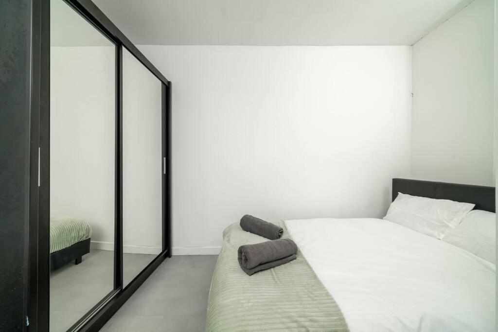 New 3Bed Stylish Apartment With Amazing Transport Londres Extérieur photo