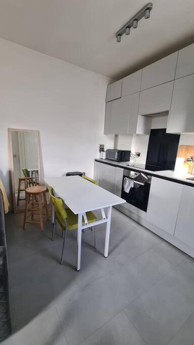 New 3Bed Stylish Apartment With Amazing Transport Londres Extérieur photo